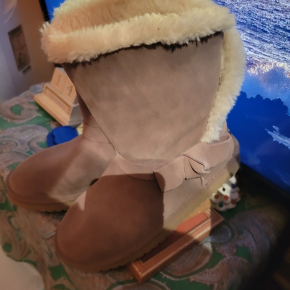 Boots - Picture 2 of 4